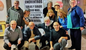 La Compaa Teatral VG de la Casa de los Abuelos SE SUBE AL ESCENARIO!